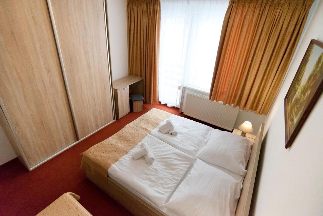 Hotel Lesana Стара-Лесна Экстерьер фото